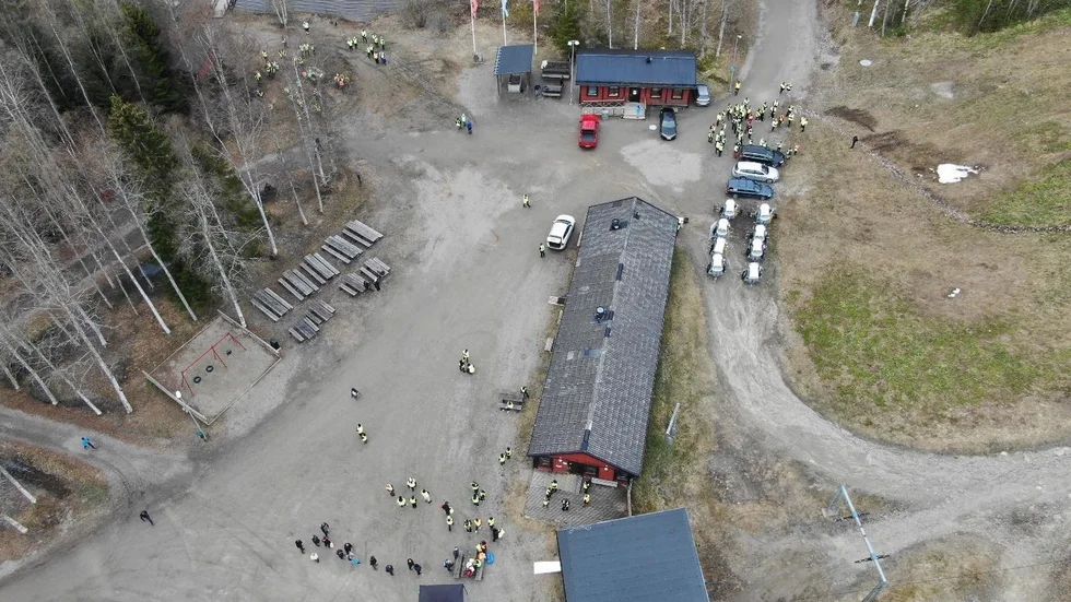 Missing People Västernorrland söker efter Hannes i ett 80 hektar stort område i Sidsjön utanför Sundsvall.