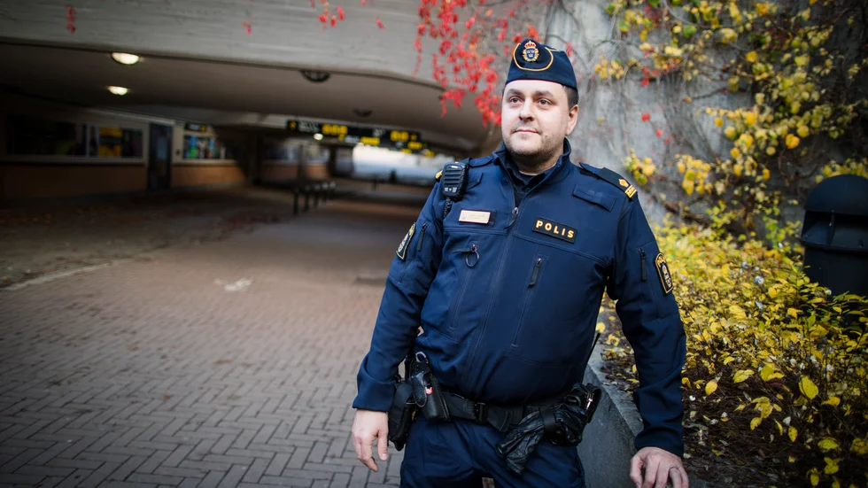 Tillräckligt desperata människor är beredda att chansa, berättar kommunpolisen Johnny Onbiner. 