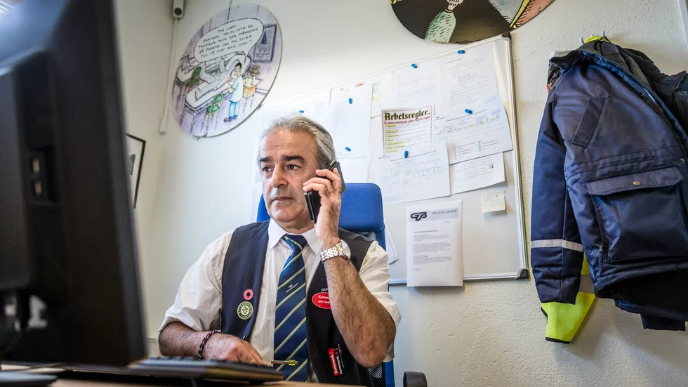Jafar Sarehkhani har jobbat som busschaufför i över 20 år. Han är arbetsplatsombud och skyddsombud för Kommunal på Gamla Uppsala buss. "Rabatterade kort är bra för dem som redan åker kollektivt till jobbet, men inte för dem som måste ta bilen", säger han.
