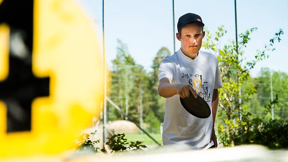 Filip Eriksson tog Katrineholms enda individuella seger i kvalet till lag-SM i discgolf.