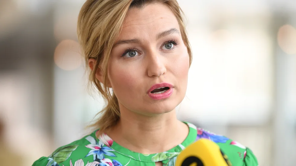 Kristdemokraternas partiledare Ebba Busch kritiserar regeringen för att inte ha någon överblick över belastningen på sjukvården i landet. Arkivbild