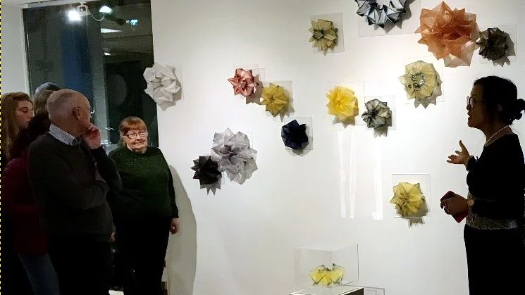 Möte med Leyun Wang, 2018 års Kauppistipendiat, vid hennes vernissage.
