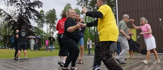 Miniturné för att roa de äldre