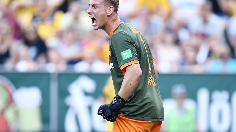 Kevin Broll skriker ut sin besvikelse. Det pekar rätt ned i tyska tredjedivisionen för Dynamo Dresden. 