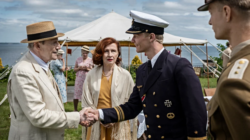 Anders Refns film "De förbannade åren" har tagit sig in på den svenska biotoppen på plats sju. Pressbild.