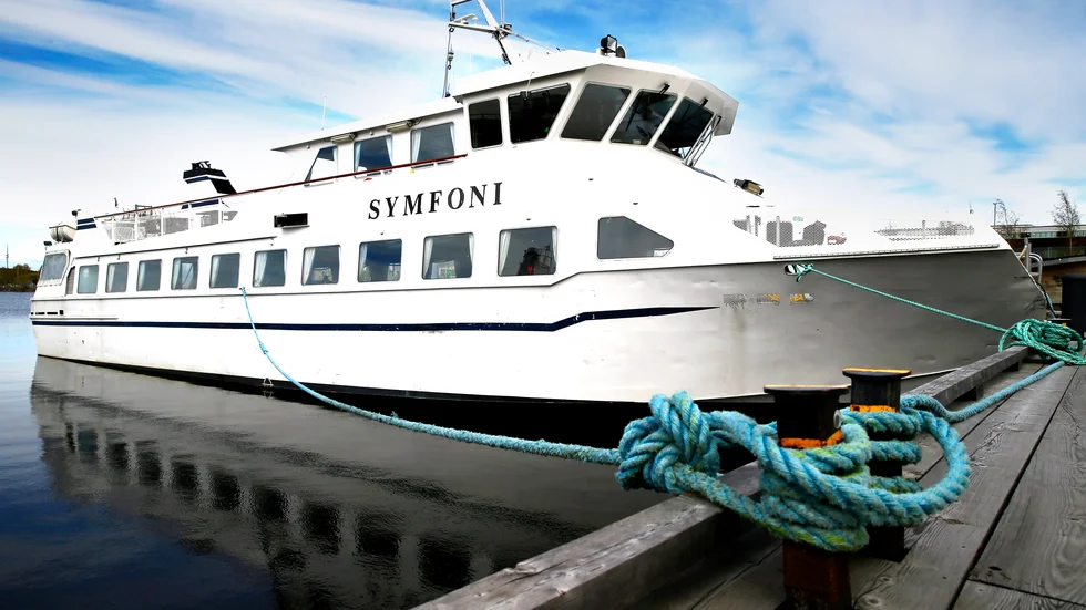 M/S Symfoni lämnar Luleå för att trafikera Stockholm.