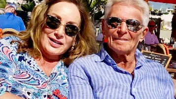 Christine och Göran Schedin, med rötterna i Skellefteå. Nu sitter de i karantän i Spanien.