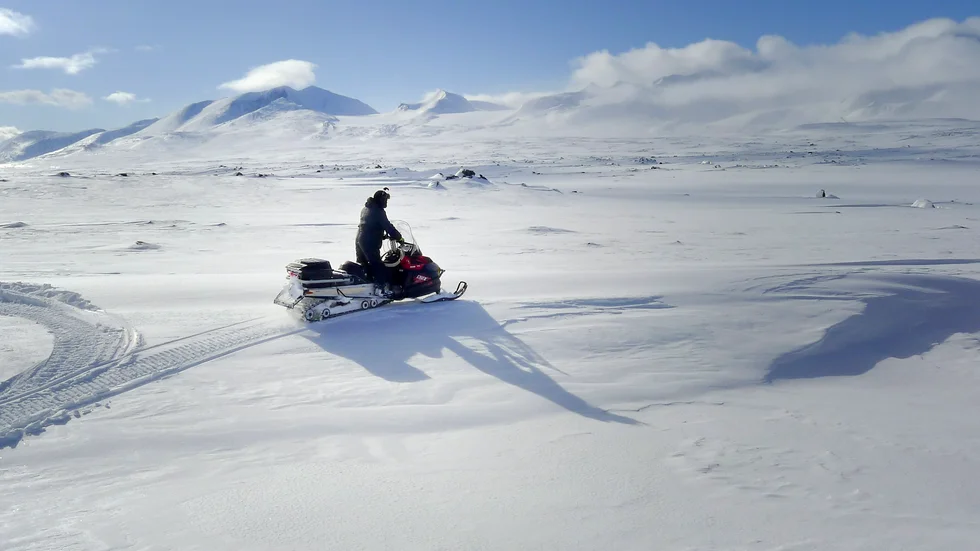 "Att köra skoter i lavinterräng med rätt kunskap och rätt utrustning är ett självklart val för den seriösa friåkaren", säger Per-Olov Wikberg, samordnare vid Nationella Snöskoterrådet och lavinexpert.