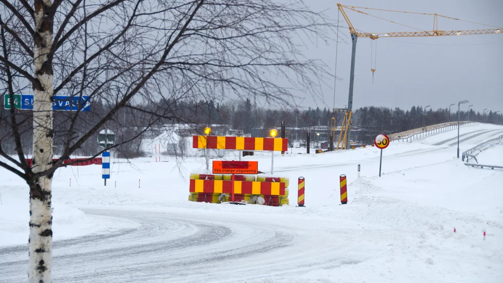 Kalixbron stängdes av sedan påverkan på ett brostöd upptäckts i samband med dykning.
