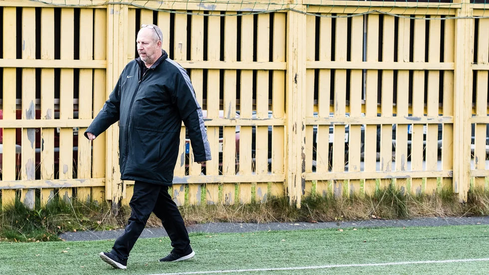 Birger Grahn vill att konstgräsplanerna skottas upp när lagen inte får träna inomhus.