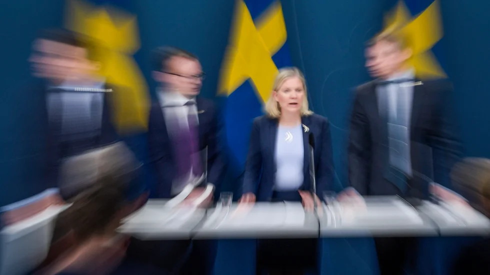 Finansminister Magdalena Andersson står stadig i coronaturbulensen. Samarbetspartierna S, C, L och MP har nu levererat fyra krispaket för att lindra konsekvenserna för jobb och näringsliv.