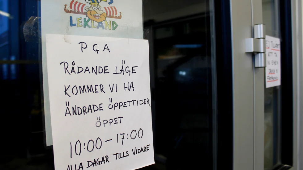 Några planer på en tillfällig stängning finns inte hos Oddis lekland i Västervik, men man har tills vidare valt att minska på öppettiderna. 