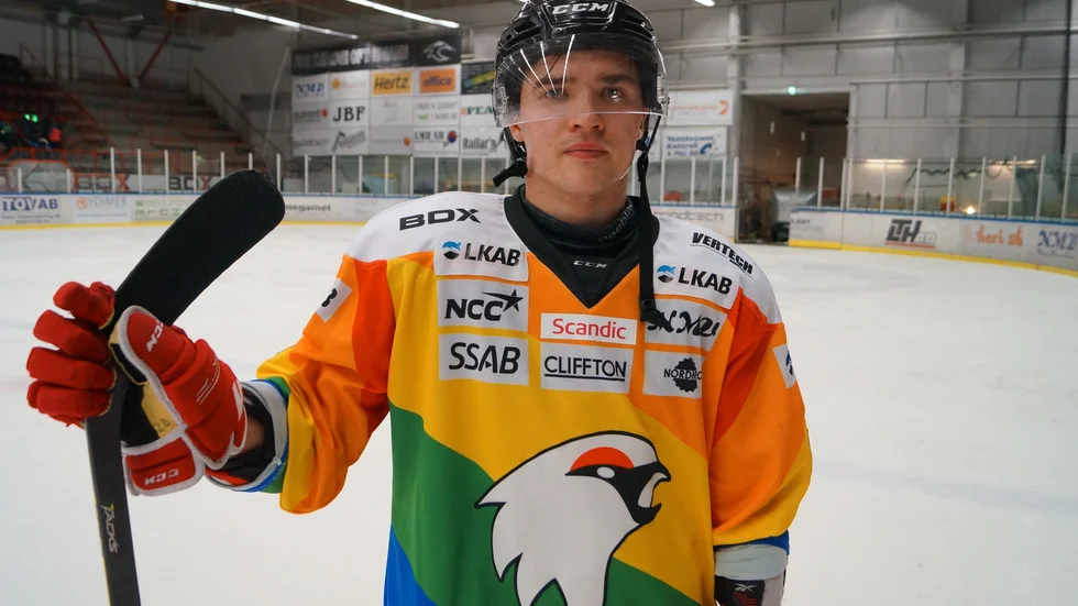 Läkarstudenten och målkungen Anton Tano, här i Kiruna IF:s tröja, har skrivit på för Boden Hockey i division 1. (Arkivbild)
