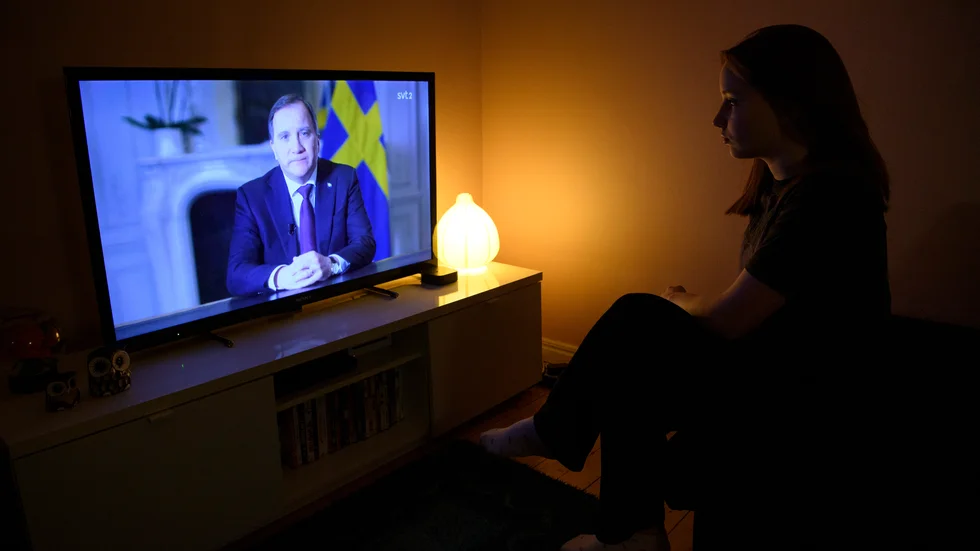 "Var och en av oss har ett ansvar att förhindra smittspridning, att skydda äldre och andra riskgrupper", sade Stefan Löfven i sitt tv-sända tal.