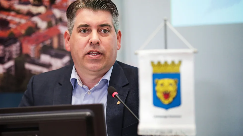 Krisen är inte över, alla måste hjälpas åt att minska smittspridningen, uppoffringar är fortsatt nödvändiga, underströk kommunstyrelsens ordförande Niklas Borg (M).