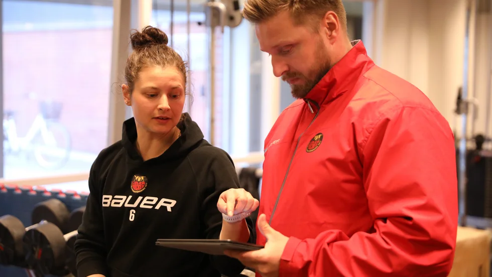 Jenni Hiirikoski dominerar fystesterna i Luleå Hockey.