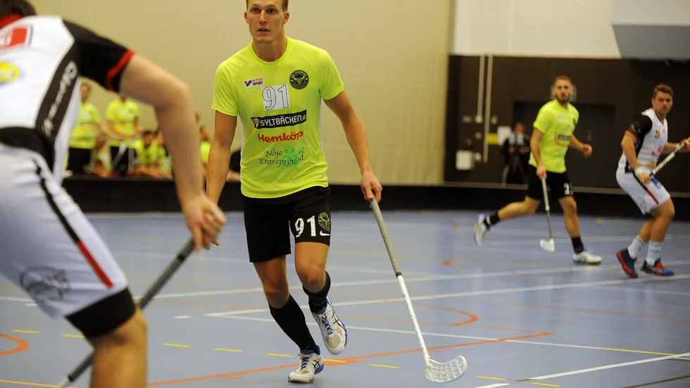 Pontus Eriksson är klar för fortsatt spel i FBC Nyköping.