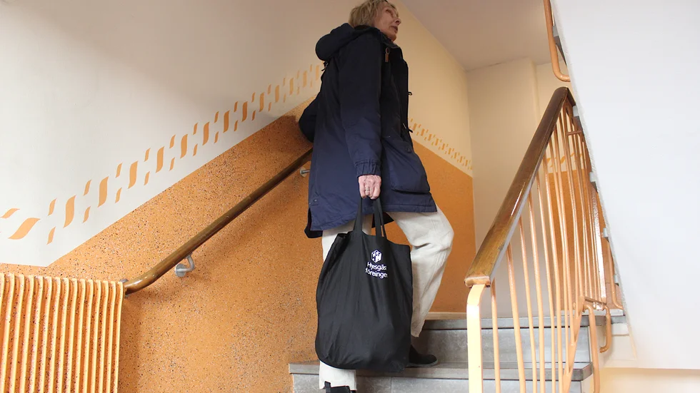Lena Daxberg är en av nästan 11 000 volontärer som anmält sig till Hyresgästföreningens nätverk Goda grannar.