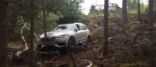 En till sjukhus efter trafikolycka vid klippavsats