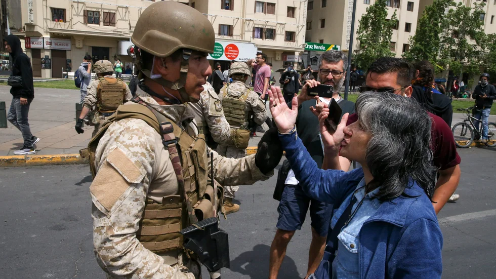 De massiva protesterna i Chile utlöstes av höjda biljettpriser på bussen och i tunnelbanan.