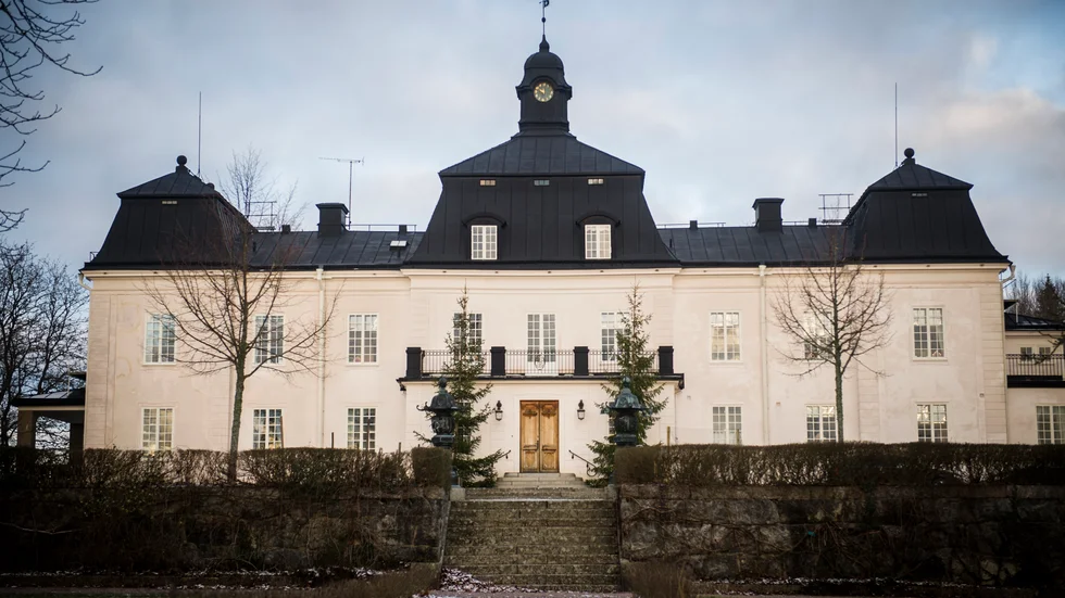 Öknaskolan får extra pengar av regionen som kompensation för intäktsbortfall och ökade kostnader under pandemin.