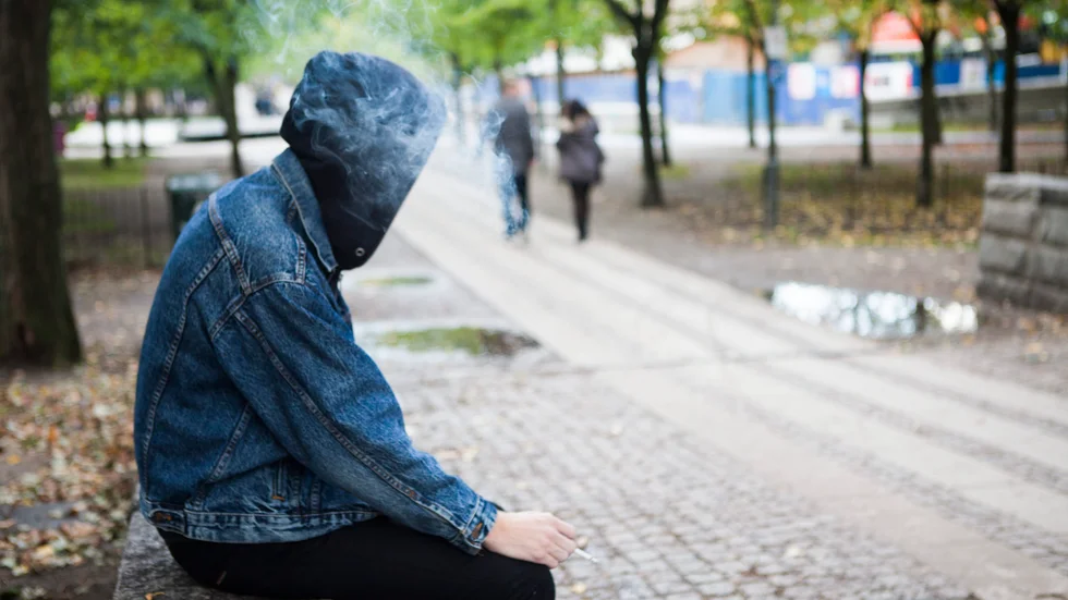 Socialtjänsten har ett ansvar att förebygga och stoppa brottslighet bland unga. Den ökande mängden ärenden gör dock att man inte hinner med. 