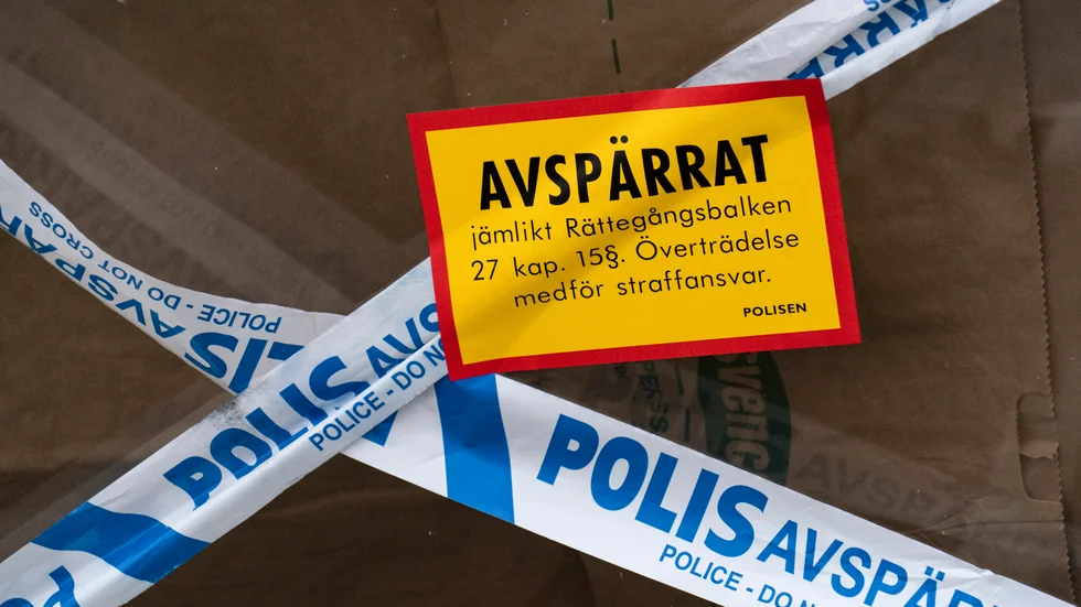 Efter nattens misstänkta mordbrand i en butikslokal i Vingåker har polisen spärrat av och kommer under onsdagen att genomföra en teknisk undersökning på platsen.