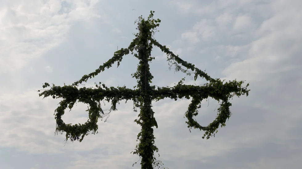 "Under midsommarfirandet är det just litenheten och den traditionella formen som bär på värdena."