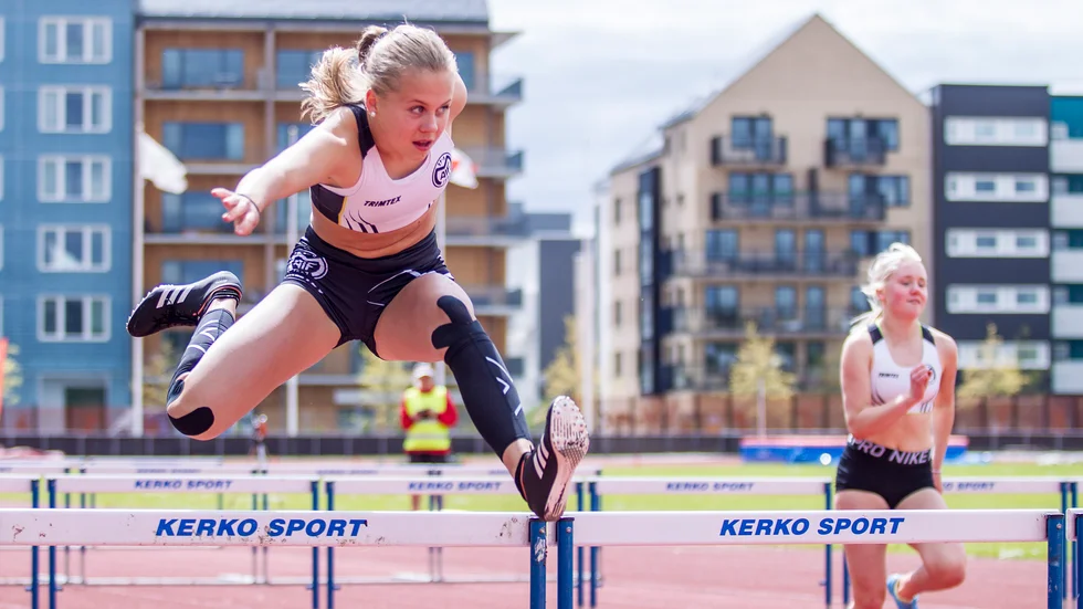 Lina Ånstad, här i en tidigare tävling, var med i det Motala AIF-lag som nådde final i helgens F17-SM i stafett. Det blev en åttondeplats till slut.