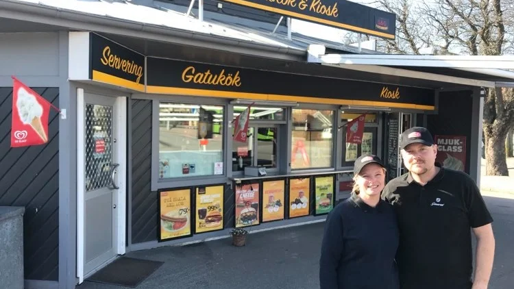 Maria och Lennart Dahlin har sålt Gullans kiosk till Nyköpings kommun, som vill komma åt marken inför byggandet av Nyköpings resecentrum.