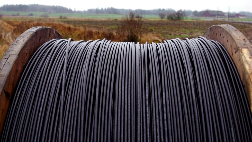 Nu tar fiberutbyggnaden fart på landsbygden igen. Både utanför Mörlunda och Virserum drar projekten igång. Och det är bråttom, är det inte igång till årsskiftet brinner eu-bidraget inne.