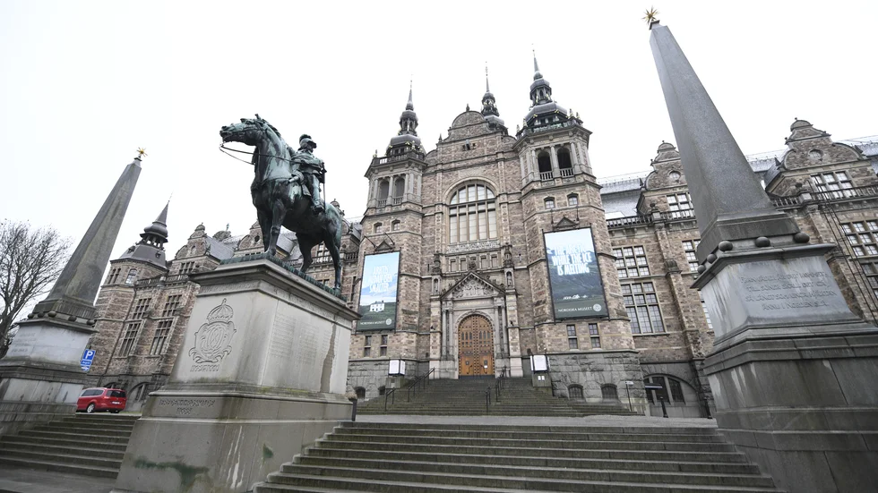 Flera museer, som Nordiska museet (bilden) har sänt ut nödrop om en krisande ekonomi i coronavirusets spår. Skribenten uppmanar nu fler att vilja betala för kulturupplevelser.