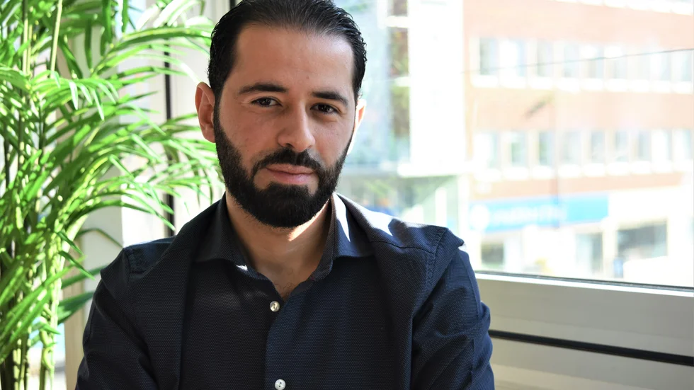 "Jag gör det vad jag känner behövs i samhället", säger Luleåbon Adnan Al-Dibsi som arbetar ideellt med att få ut information om coronaviruset på arabiska. 