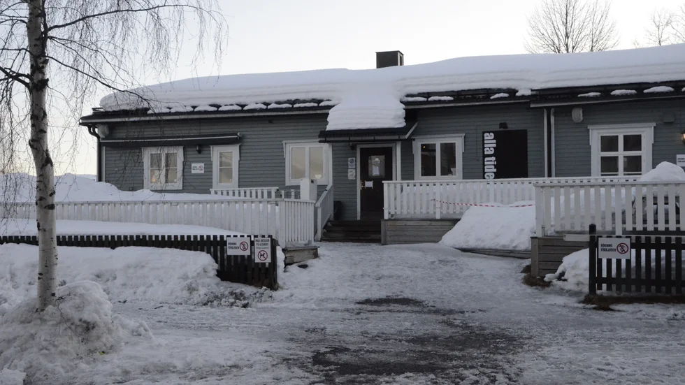 Här utanför restaurang Alla Tiders utspelade sig bråket som rör upp känslorna i Gällivare. Krögaren Martin Lantto ger nu en ny bild av lördagskvällen.