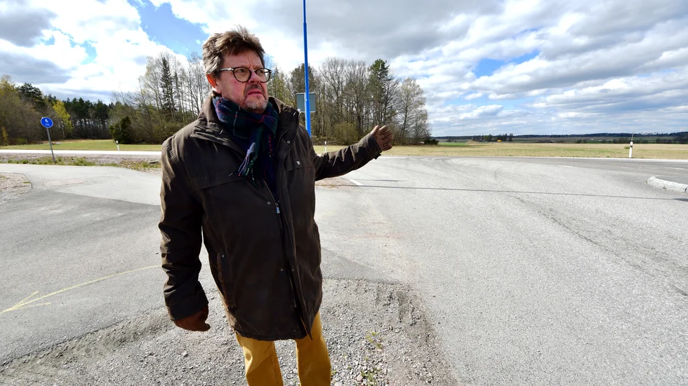 Matts Ytterström bor i Fullerö Hage och passerar i stort sett dagligen den plats där Kometvägen ansluter till länsväg 290 några hundra meter söder om Storvretarondellen.