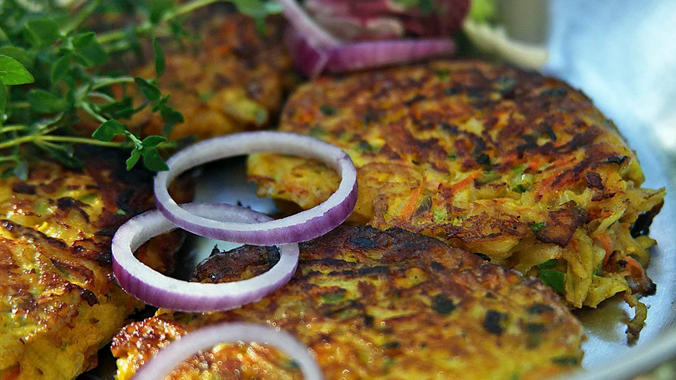 Lätt frasiga rotsaksbiffar är goda som de är eller till halloumi, en kött- eller fiskbit.
