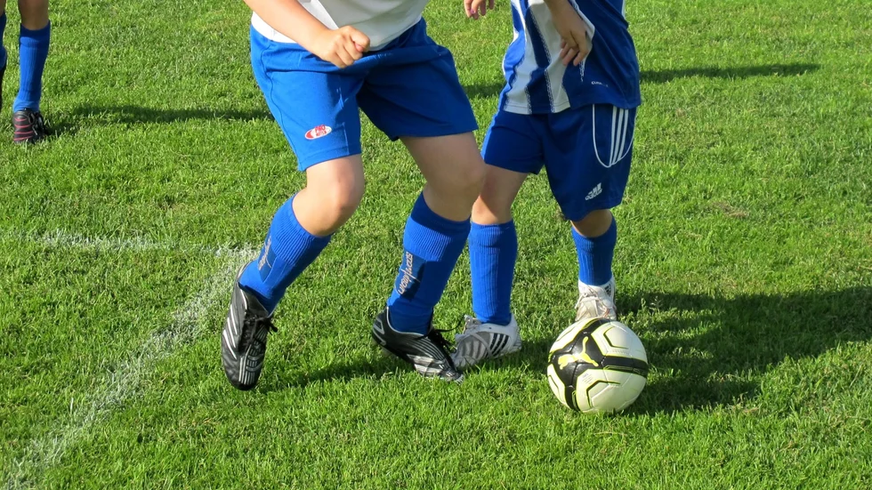 Flera föräldrar är oroliga när de inte får se sina barns fotbollsmatcher. 