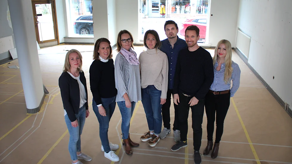 Hela gänget som ska jobba på kliniken i Kanikegården: Ida Slänsby, Anna Modigh Holmer, Annika Blomberg, Malin Granevåg, Anton Mathson, Jon Granath och Josefine Femerström.