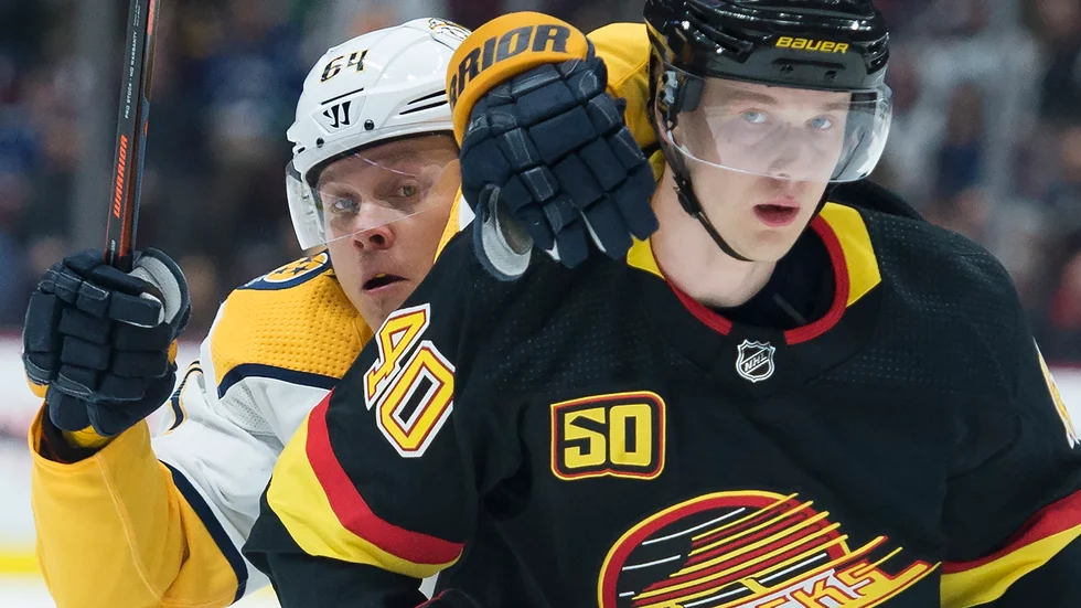 Slutspel direkt. Så kan det bli om coronapandemin tillåter en återstart av NHL-säsongen för Elias Pettersson, bilden, och de andra spelarna. Arkivbild.