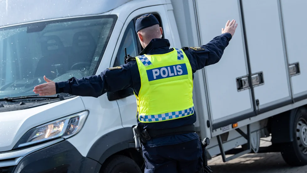 Det är omfattande kontroller av yrkestrafik som polisen ska göra, men få har den utbildning som behövs och sysslan är lågt prioriterad.