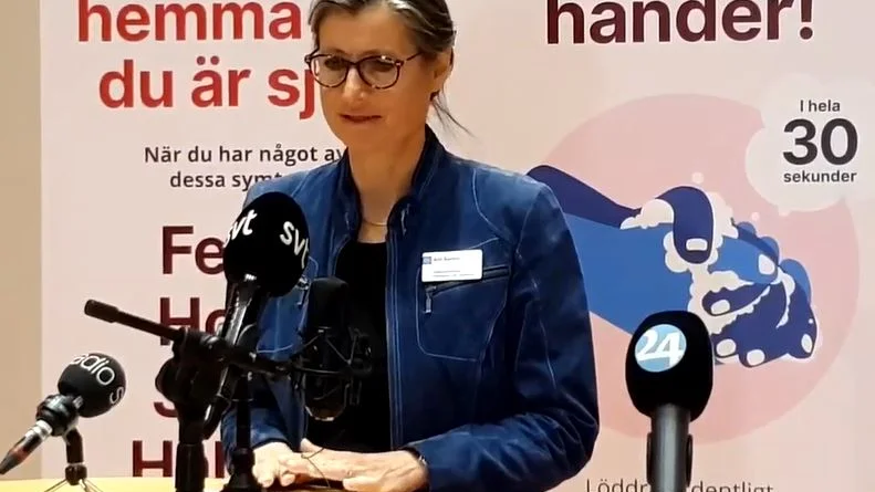Smittskyddsläkare Britt Åkerlind på dagens presskonferens.