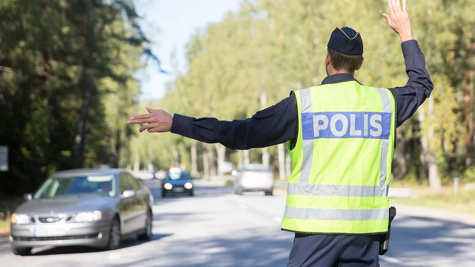 Trafikkontroll på väg 52 i Katrineholm. Flest utandningskontroller gör polisen under morgontimmarna. 