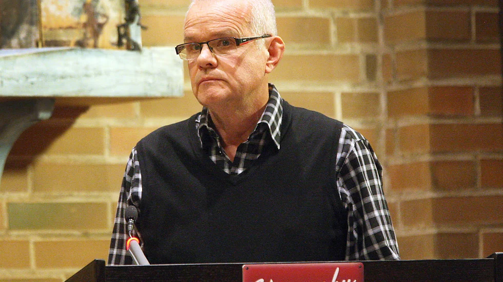 Roland Ilemark (S) är ordförande för kommunens revisorer. Han framhöll för fullmäktige att det är en enad grupp revisorer som står bakom revsionsberättelsen som avstyrker ansvarsfrihet för förre KSO och riktar allvarlig kritik mot kommunstyrelsen.