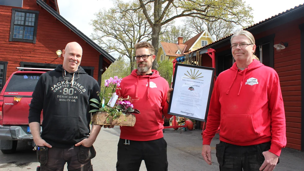 Per-Åke Olsson, Anders Værnéus och Urban Axén är de tre som arbetar på Sjöexpress och är stolta över att få utmärkelsen.