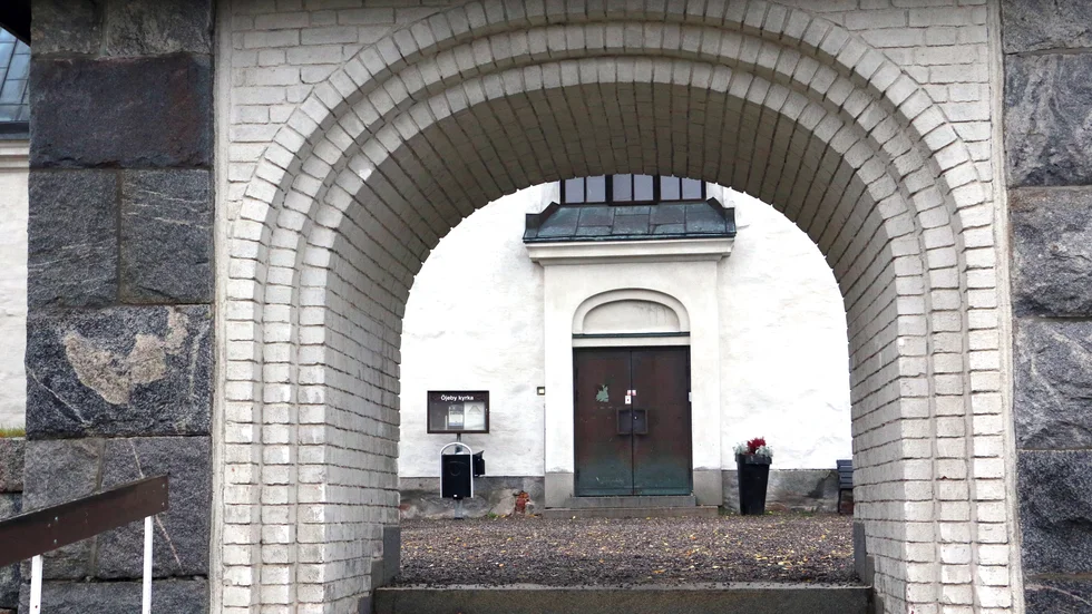 "Vi får förlåta ledningen. Sätta punkt och gå vidare i kärlek. Om så sker tror jag att församlingen blir trovärdig", skriver insändarskribenten.