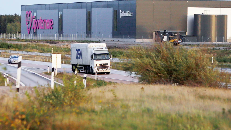 Ute i Kjula logistikpark kan logistikföretagen etablera sig. Inte på idag odlad jordmark. 