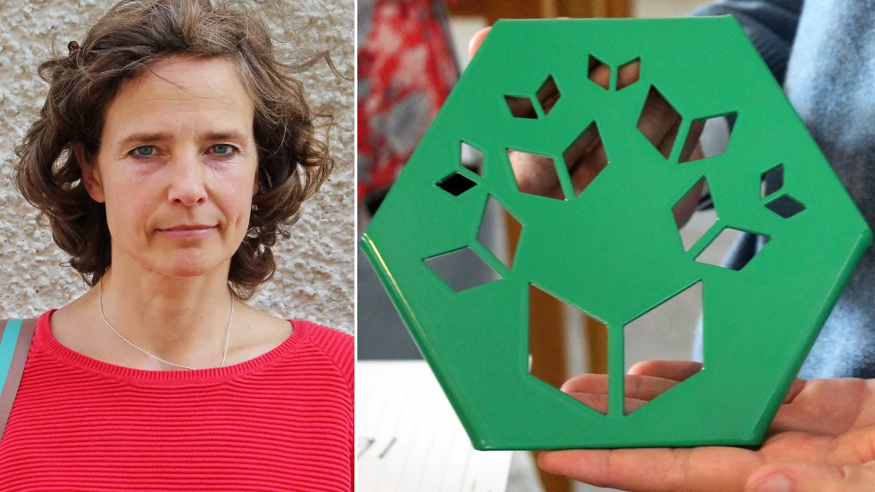 Projektledaren Suzanne Möller påpekar hur viktigt det är för deltagarna se vägen från id´till färdig produkt. Förra året gjordes grytunderlägg i metall till Vadstena kommun och några kommuner till.