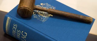 Väpnat rån mot tonåring utanför skola