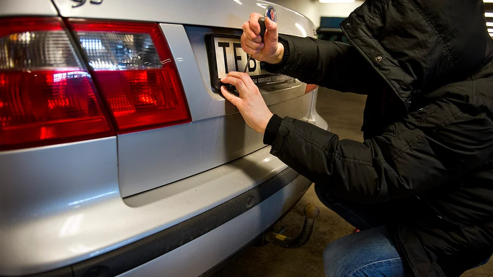 En 46-årig man som misstänks ha befattat sig med stulna registreringsskyltar, åtalas. (Genrebild)
