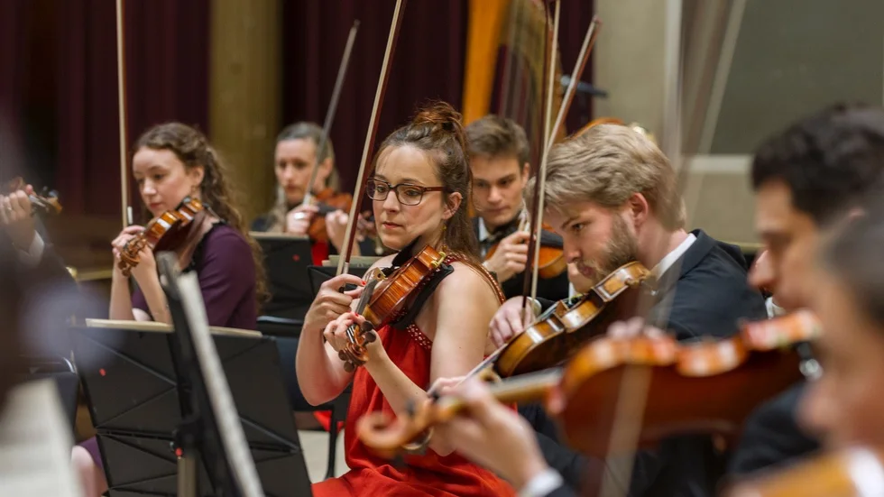 Kungliga Akademiska Kapellet tar sig an Gustav Holsts verk "Planeterna".